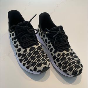Athletic cute sneakers for exercising and running.